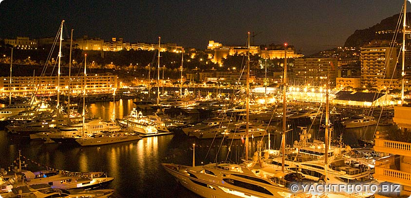Monacoyachtshow at night.jpg